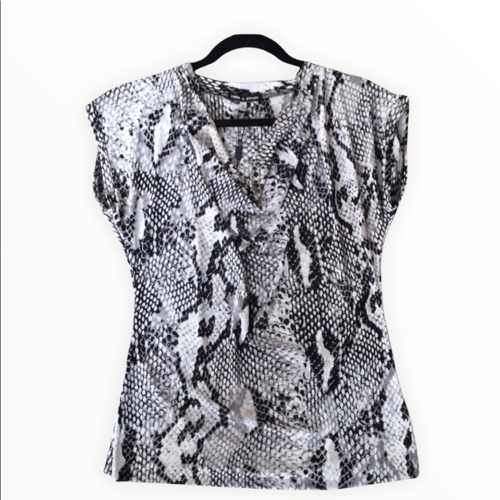 🔴Black/White/Grey Animal Print Top